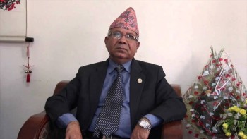 एकीकृत समाजवादीका अध्यक्ष नेपालद्वारा प्रतिवेदन प्रस्तुत